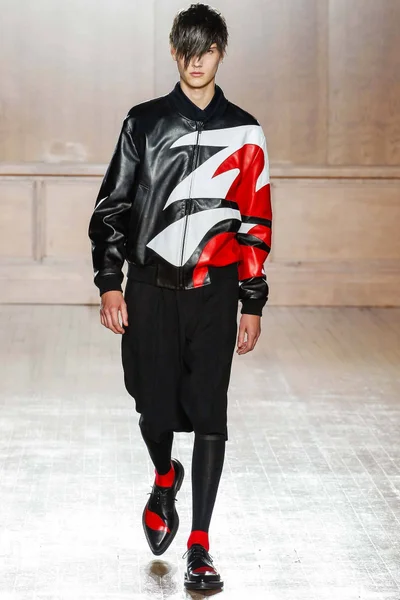 Look 24